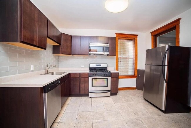 Building Photo - Humboldt Park Apartment