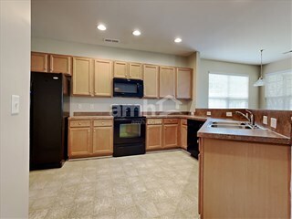 Foto del edificio - 2412 Thoreau St