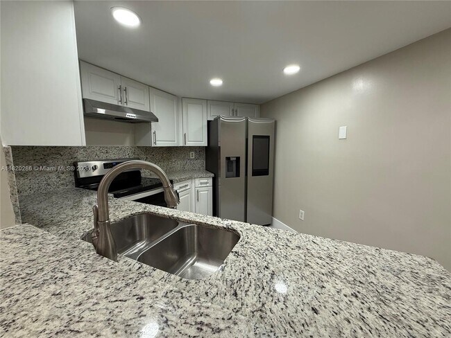 Foto del edificio - 9405 Fontainebleau Blvd