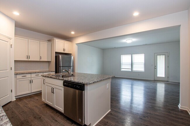 Foto del edificio - BEAUTIFUL 3 Bedroom Townhome Bonterra Village AVAILABLE NOW