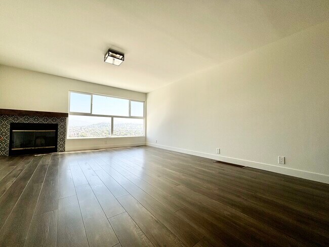 Building Photo - 2965 Waverly Dr. Los Angeles, CA 90039