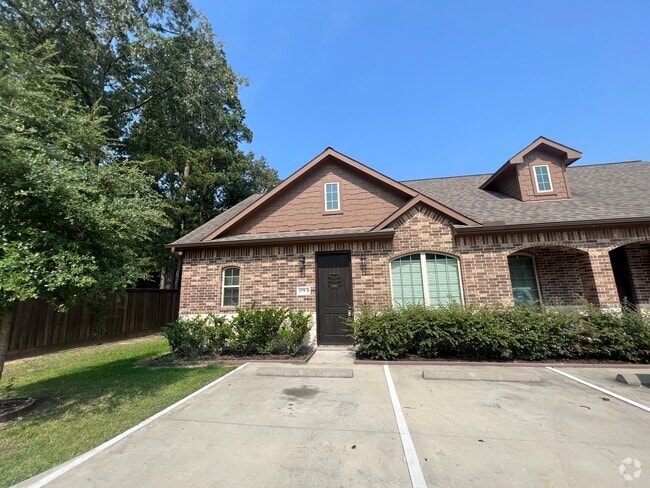 Building Photo - 2606 Appian Way