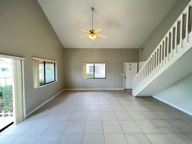 Foto del edificio - Large 2 Bedroom 2 Bathroom With Vaulted Ce...