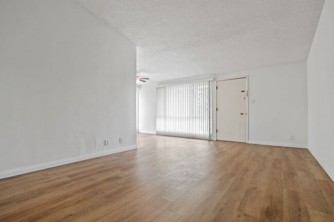 Building Photo - 918 11th St