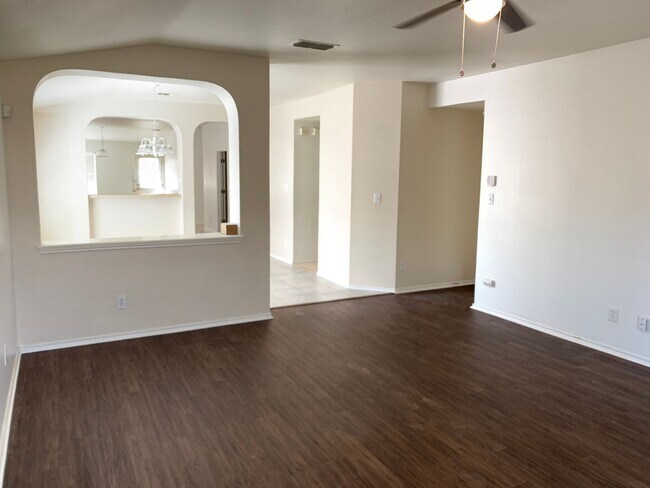 Foto del edificio - Charming Home Awaits: Spacious & Modern Living in a Prime Location