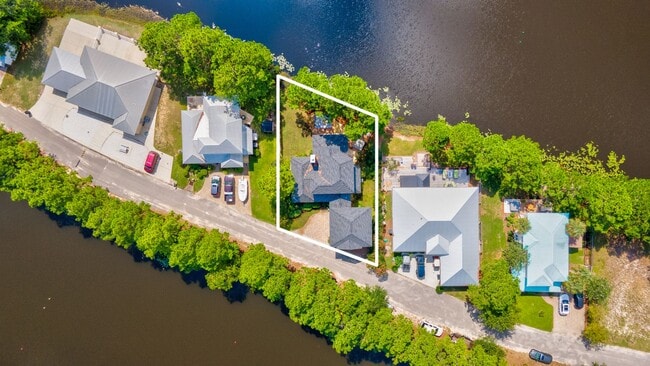 Building Photo - One of a Kind! Santa Rosa Beach Main home ...