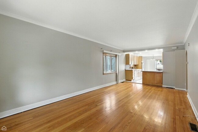Foto del edificio - 5837 W Peterson Ave