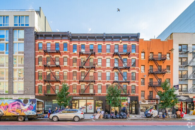 Building Photo - 428 E 14th St