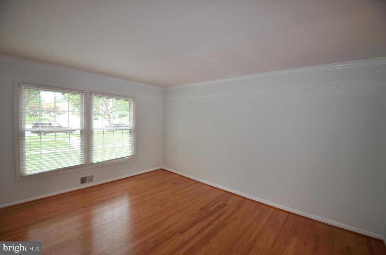 8241 Carrleigh Pkwy, West Springfield, VA 22152 Townhome Rentals in