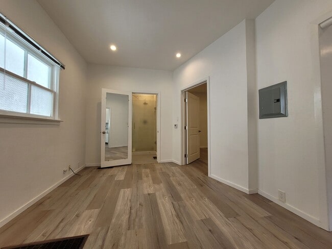 Building Photo - 432 Collingwood St