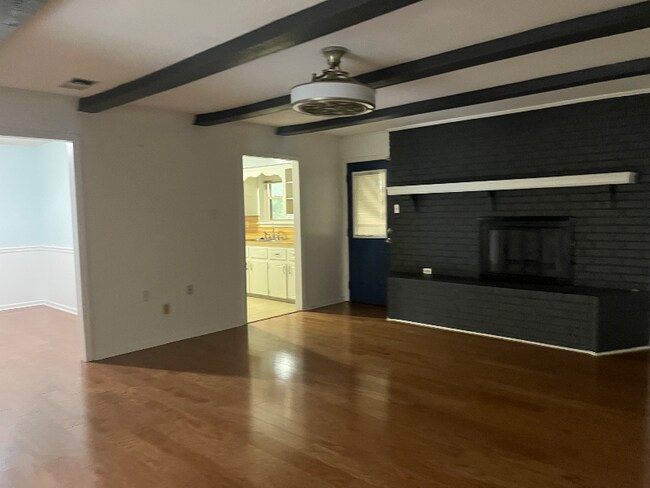 Foto del edificio - 22 Thornhill Dr