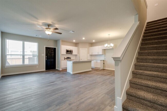 Building Photo - 643 Harvest Moon Dr