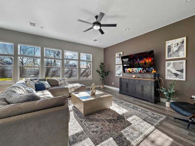 Building Photo - 2414 Pennsylvania Ave