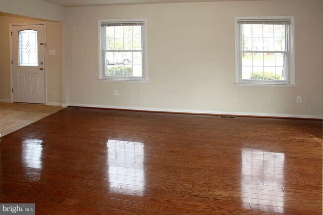 Foto del edificio - 1118 Treeside Ln