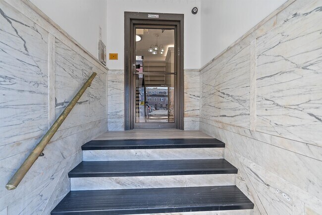 Foto del edificio - 6700 Park Ave