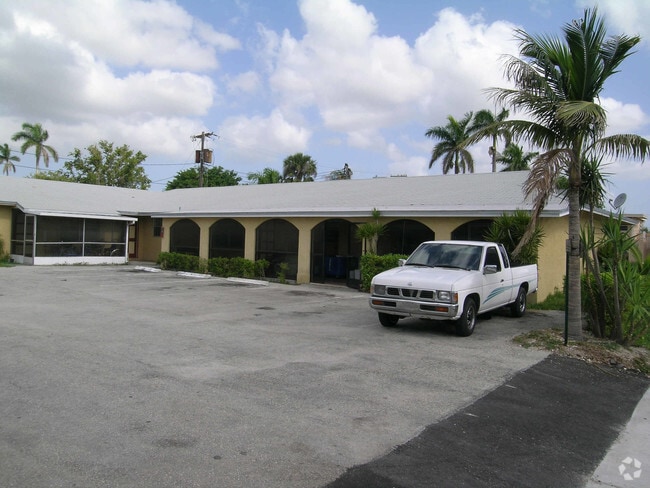 Building Photo - 510-516 Lake Osborne Dr
