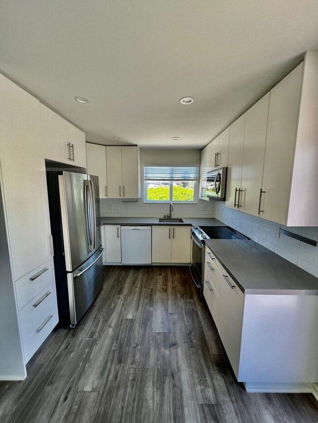 Foto del edificio - North Clairemont Gem | Fully Remodeled with Indoor-Outdoor Living & Designer Finishes