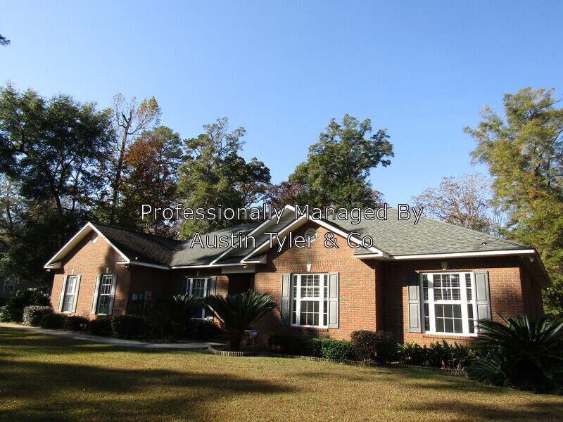 5222 Oak Dr, Marianna, FL 32446 House for Rent in Marianna, FL