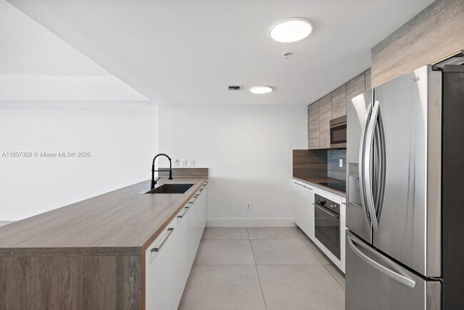 Foto del edificio - 400 Sunny Isles Blvd