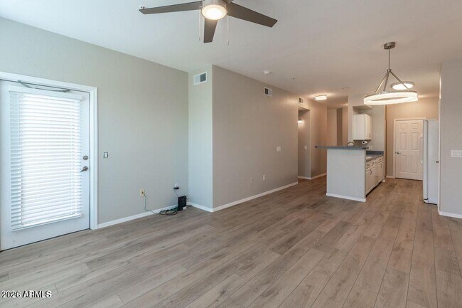 Foto del edificio - 420 W 1st St