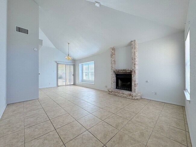 Foto del edificio - Northeast El Paso 3 Bed/2 Bath Refrig A/C w/Mountain Views!