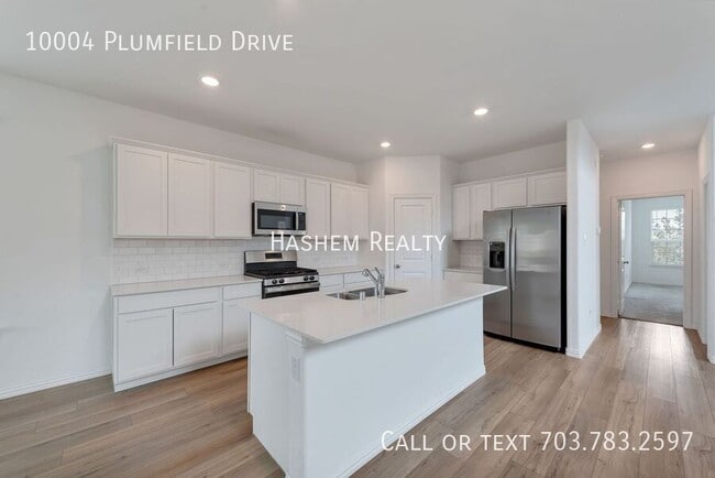 Building Photo - 10004 Plumfield Dr