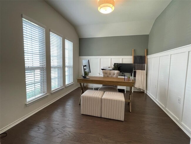 Building Photo - 13313 Henneman Dr