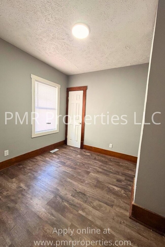Building Photo - 2Bedrooms / 1 Bathroom House