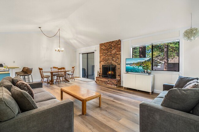 Building Photo - Bright 2 bedroom in Incline Village!