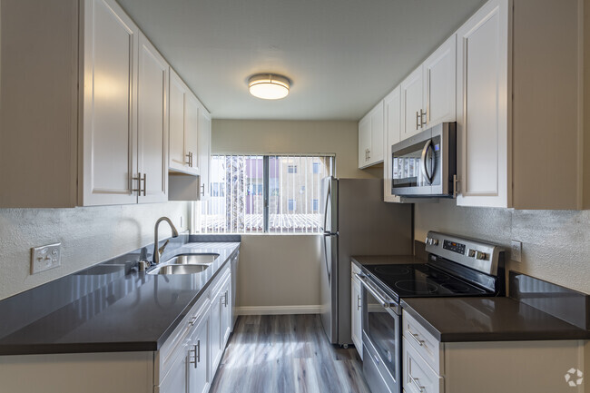 2 BR, 2 BA - 1079 SF - Alta Cima Apartment Homes *$1000 Off*