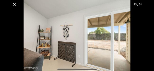 Building Photo - Gorgeous Remodeled Home w/Community Pool i...