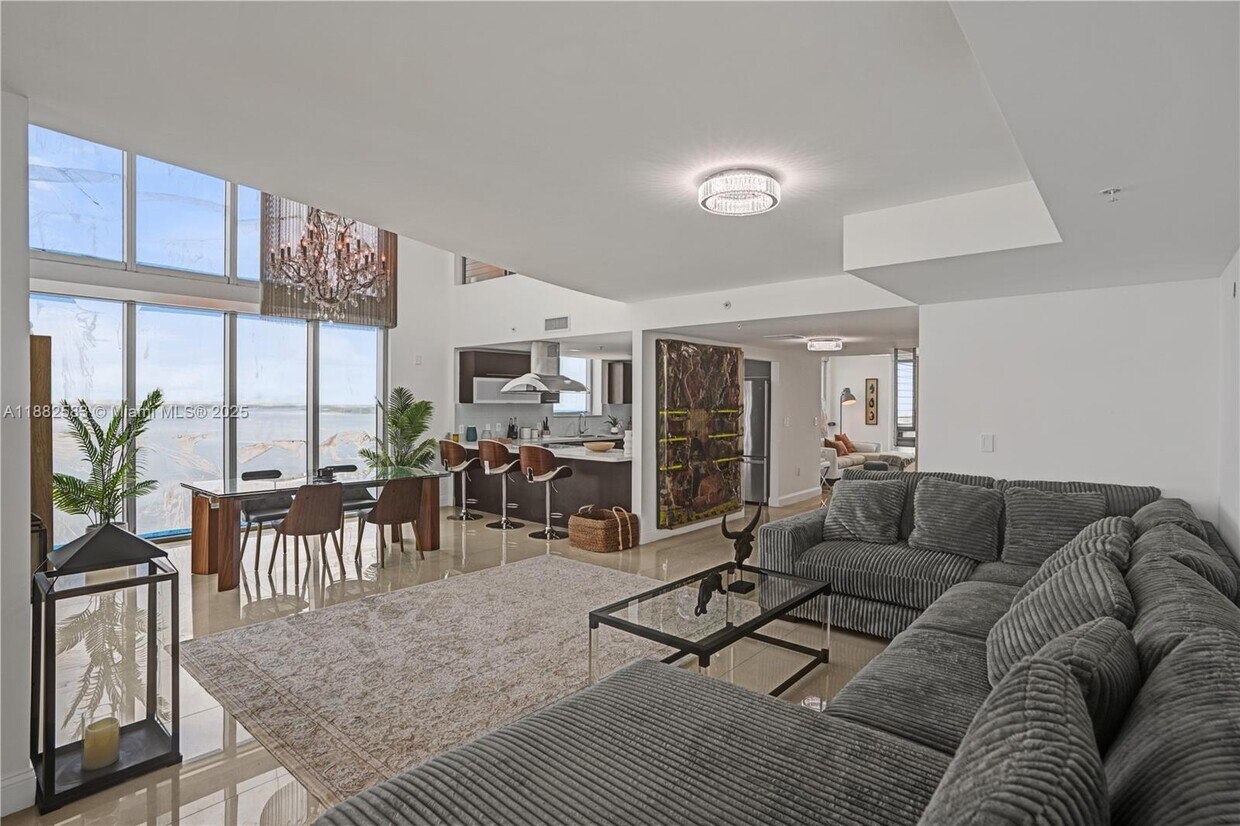 Foto principal - 7930 East Dr