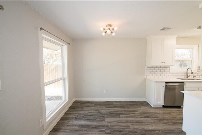 Foto del edificio - 1505 Quail Valley Dr