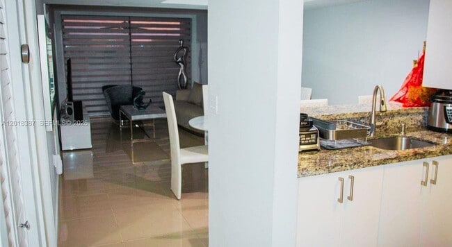 Foto del edificio - 8004 SW 149th Ave