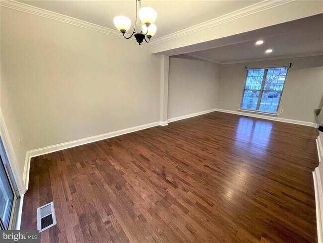 Foto del edificio - 17626 Longview Ln