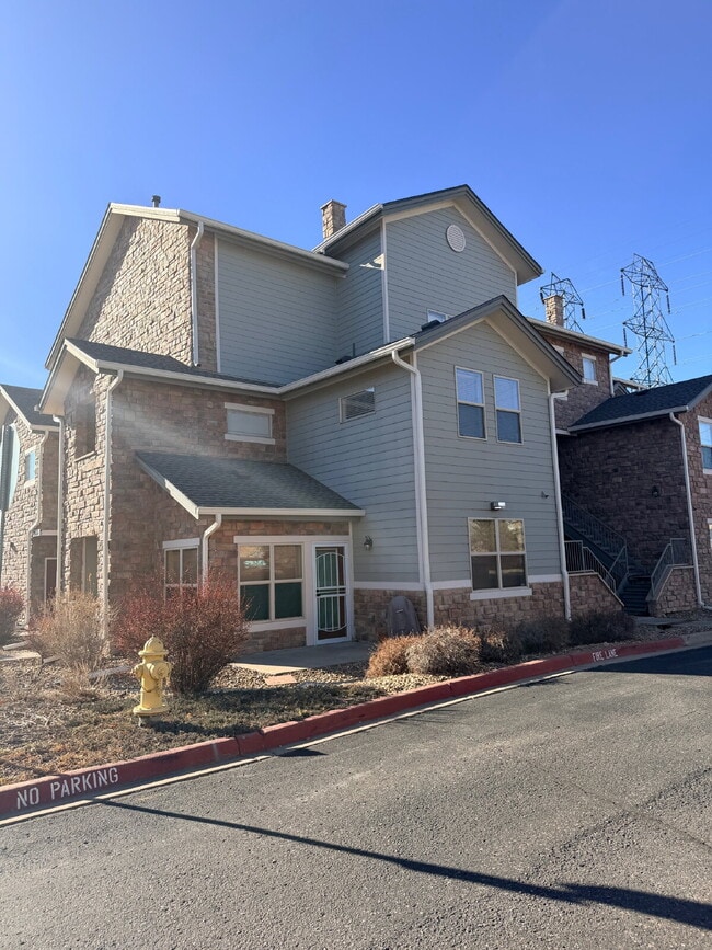 "Charming 2-Bed, 2-Bath condo Oasis in Aurora - 988 Sq Ft of Comfort!" - "Charming 2-Bed, 2-Bath condo Oasis in Aurora - 988 Sq Ft of Comfort!"