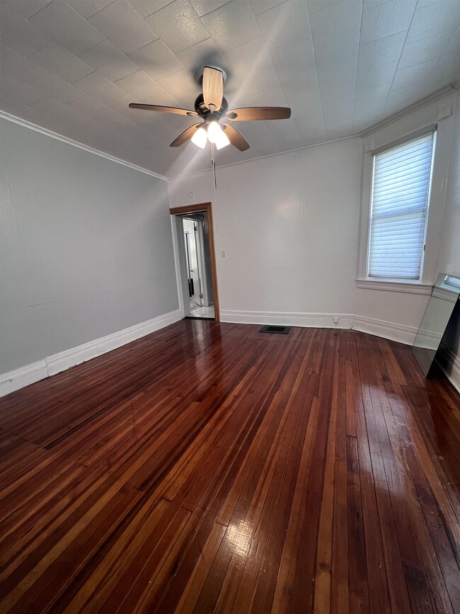 Building Photo - 94 W 46th St