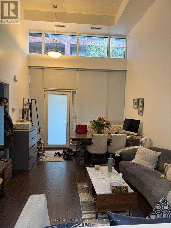 Building Photo - 20 Bruyeres Mews