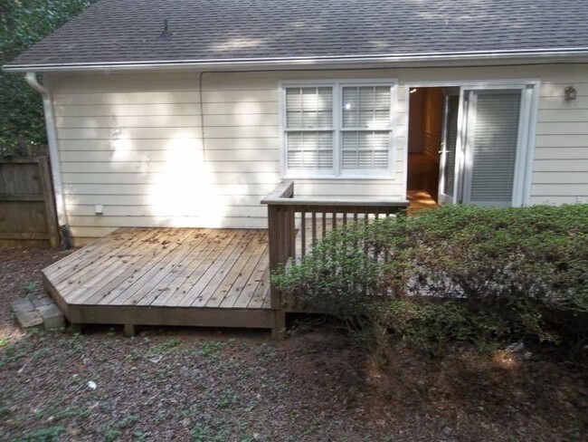 Building Photo - 396 Greenhaven Rd