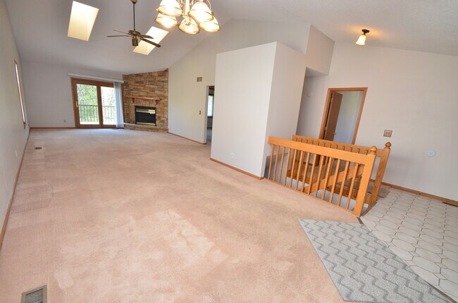 Building Photo - 1237 Wood Creek Bend