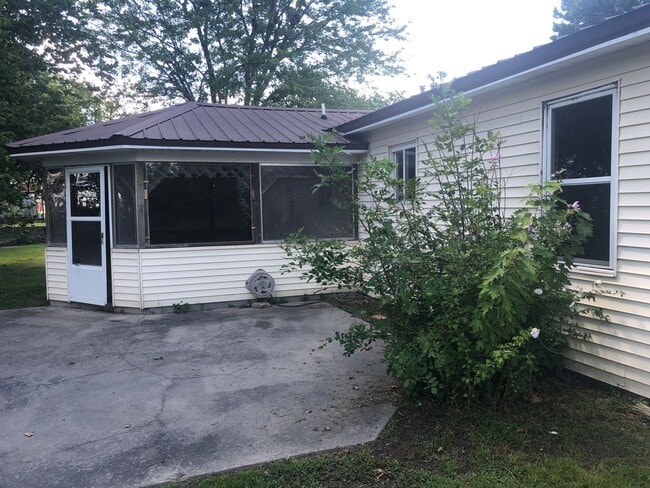 Foto del edificio - QULIN - 3bedroom, 3 car detached garage, near Poplar Bluff - $799 Month / $899Down