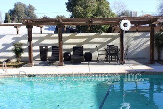 Building Photo - 715 Mary St