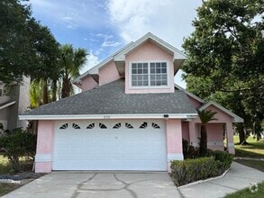 Building Photo - 802 Arietta Cir N