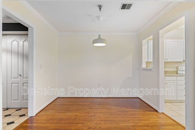 Building Photo - 5025 Hillsboro Pike