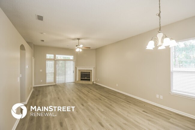Foto del edificio - 10813 Campus Heights Ln