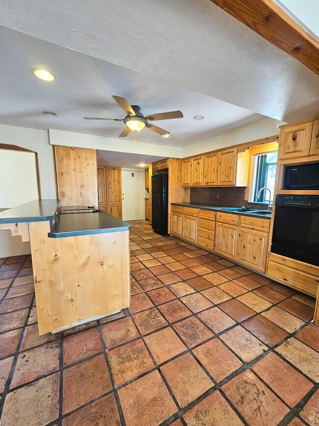Foto del edificio - Spacious 3 bd 2 bath home.