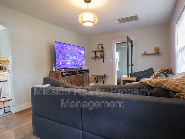 Building Photo - 3409 Idlewood Ave