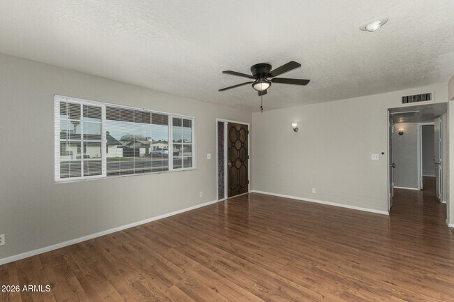 Building Photo - 2115 E Fairfield St