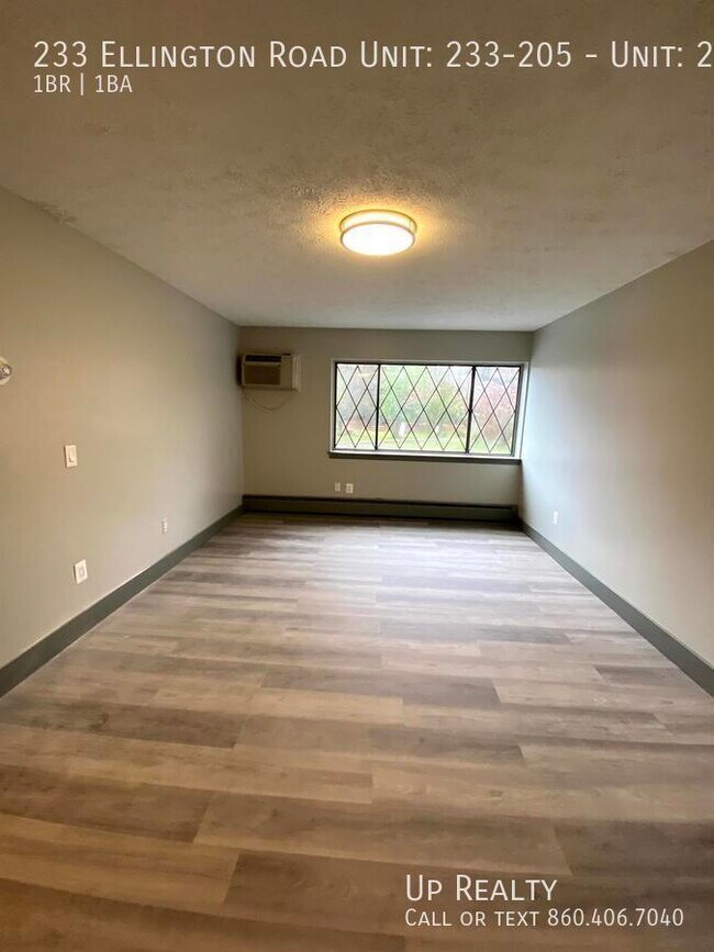 Foto del edificio - 233 Ellington Rd