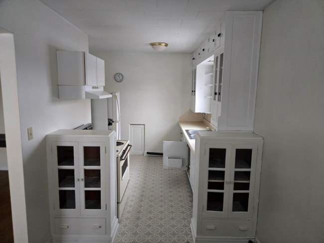 Building Photo - 220 4th St NE